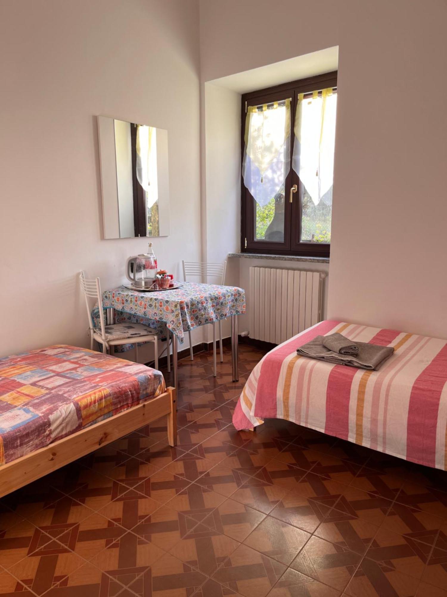 Il Cortile Como Single & Double Room In Apartment No Hotel Eksteriør billede