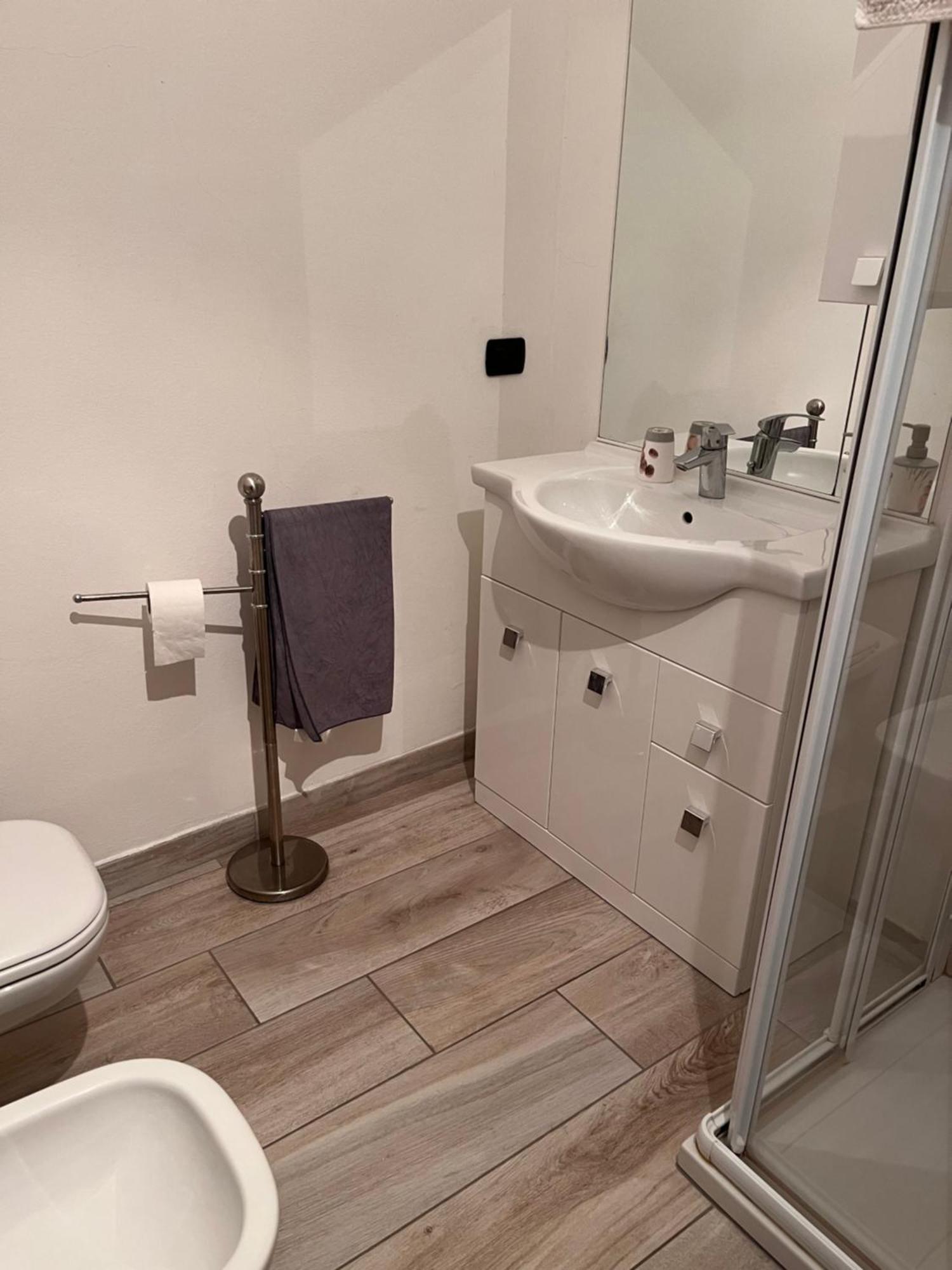 Il Cortile Como Single & Double Room In Apartment No Hotel Eksteriør billede
